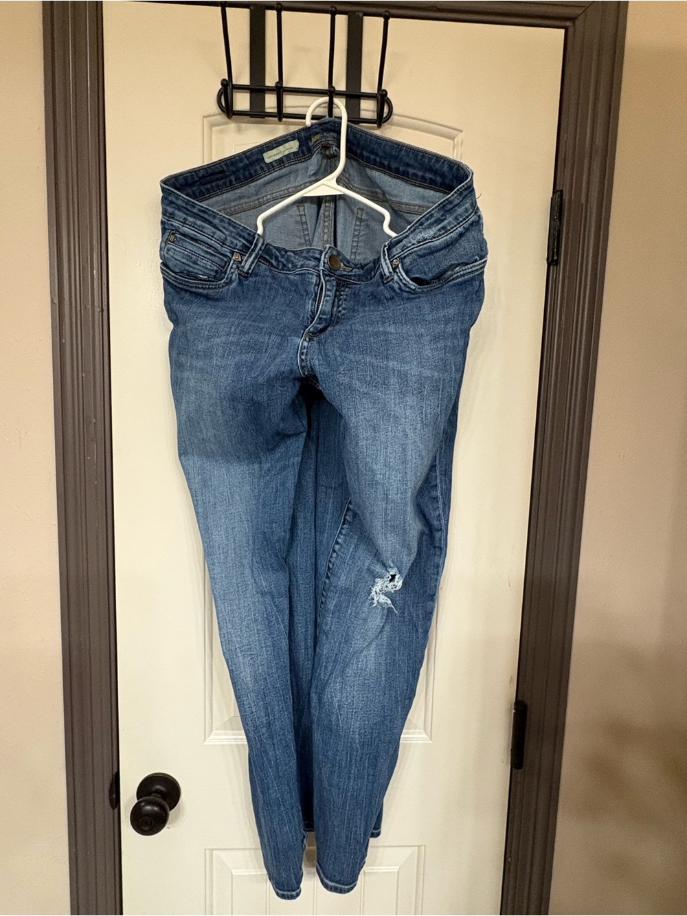Kut from the Kloth Blue Boyfriend Jeans - Distressed Knee